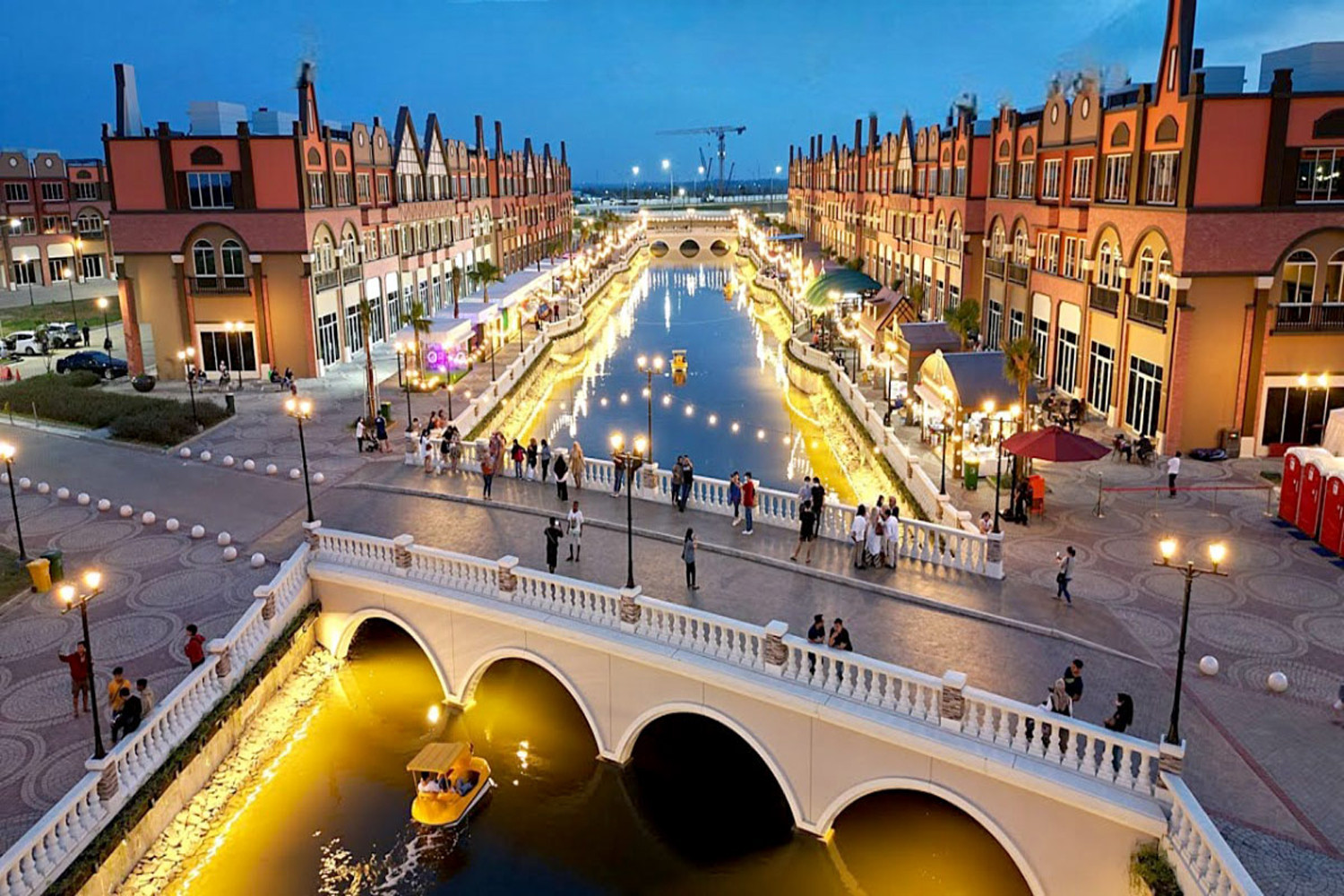 Ruko La Riviera PIK 2 - Rukan Ala Belanda Pinggir Danau