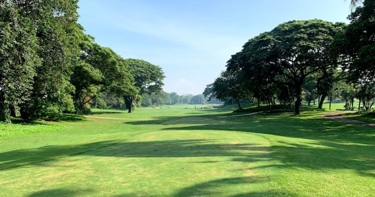 lapangan golf dekat bandara