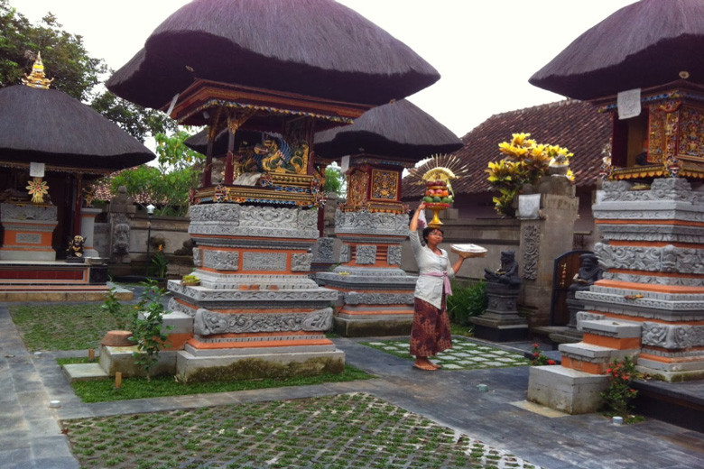 rumah adat bali: pura keluarga