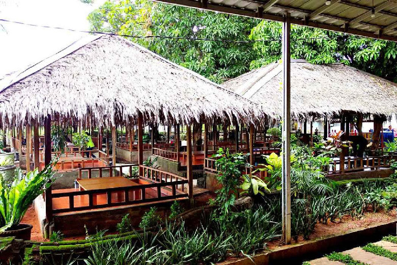 tempat bukber di Tangerang: bambu oju seafood & resto