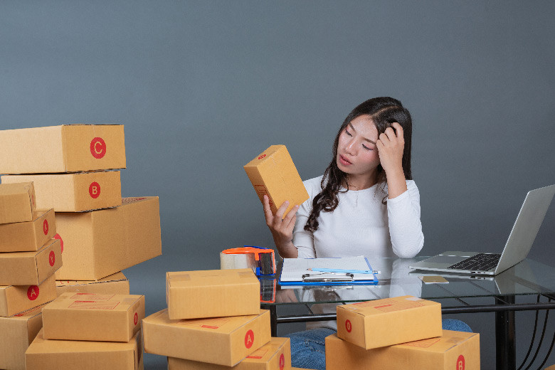 tips mengelola uang THR: hindari belanja yang tidak penting