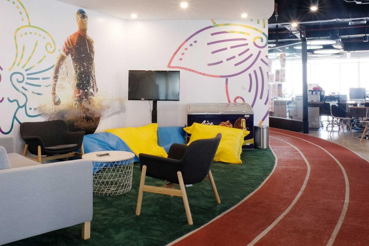 desain interior lobi kantor yang sporty