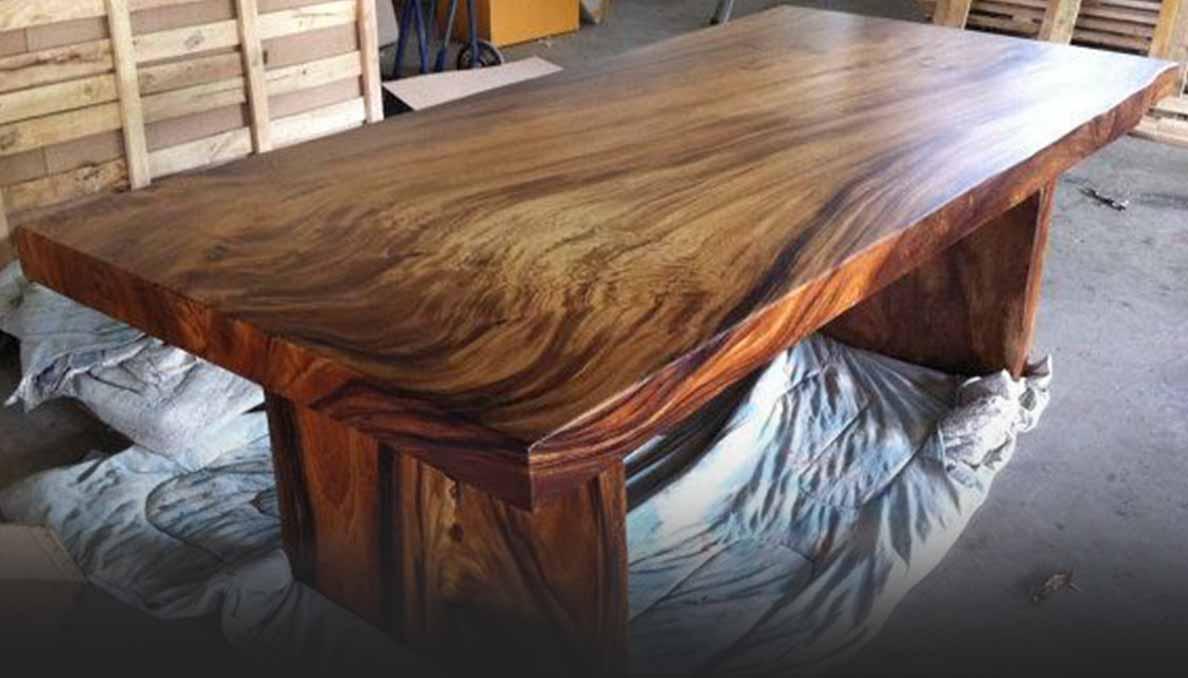 jenis kayu terbaik untuk furniture: kayu akasia