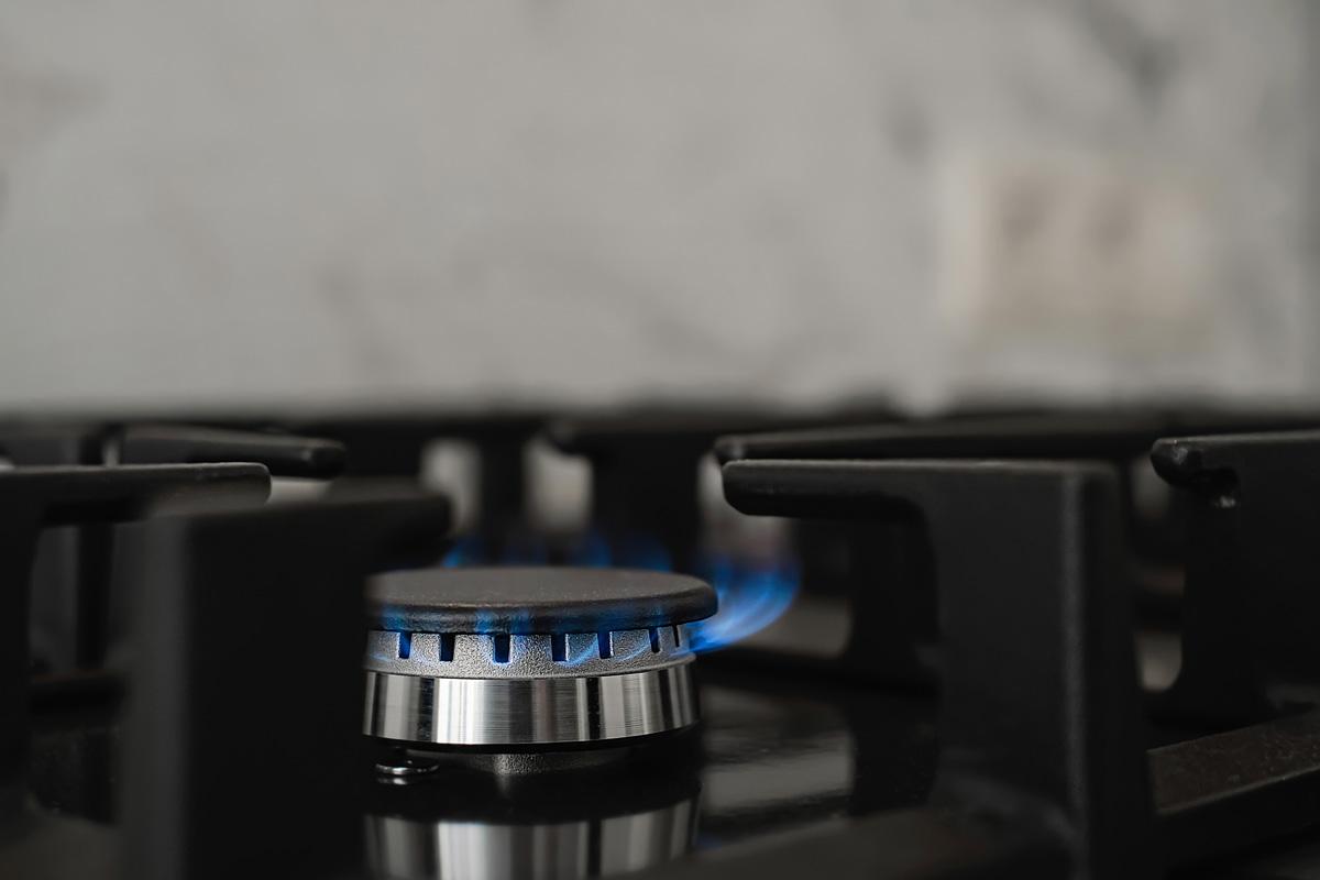 lebih aman  kompor listrik atau kompor gas