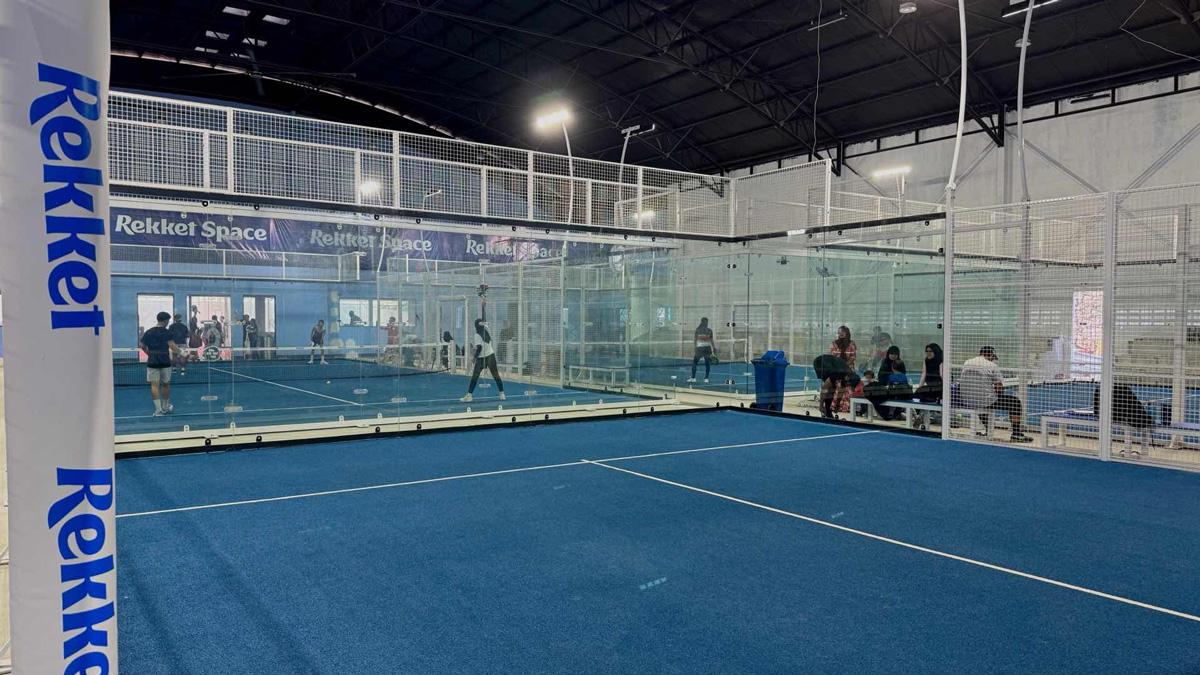 lapangan padel di bsd: rekket space bsd