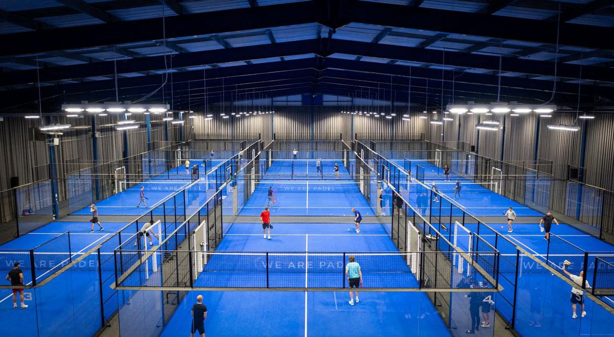 perbedaan lapangan tenis dan padel