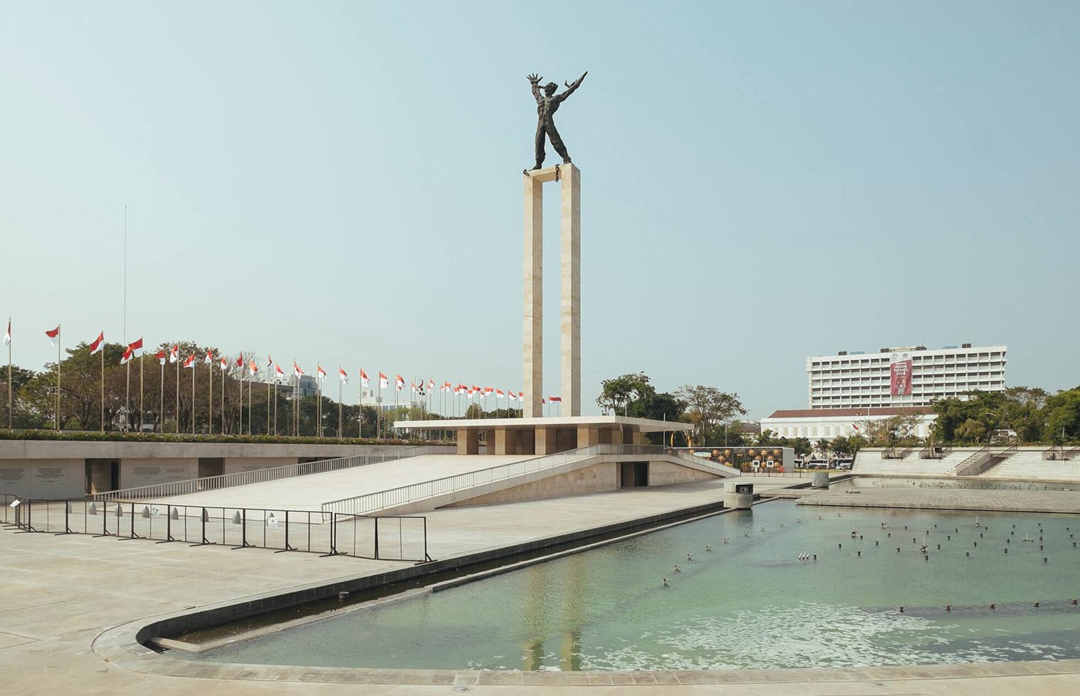 taman 24 jam di Jakarta: lapangan banteng