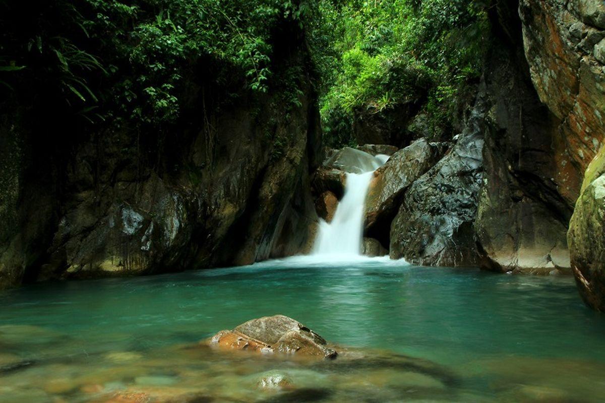 tempat trekking di sentul: leuwi hejo