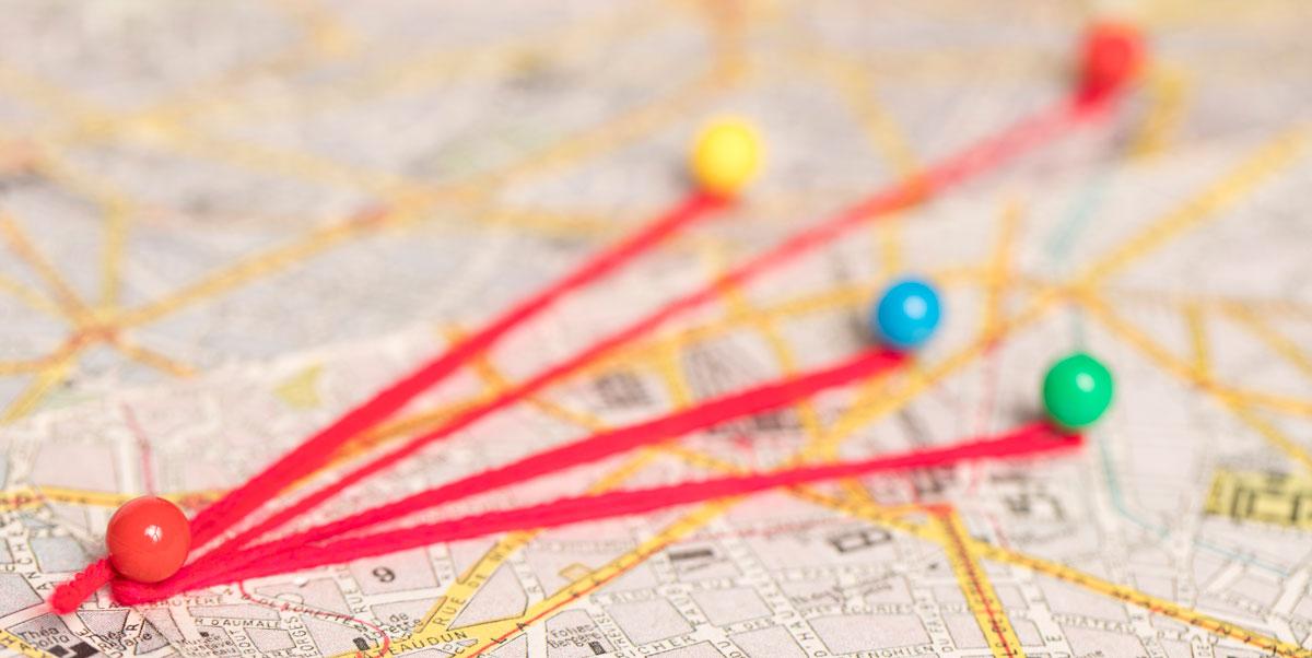 ciri-ciri tempat usaha yang strategis: akses mudah dijangkau