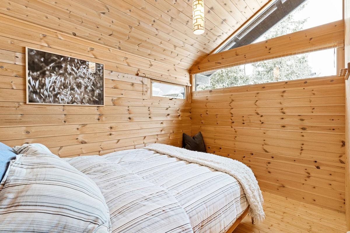 desain kamar loteng bernuansa natural