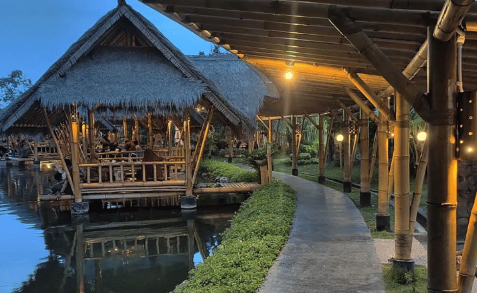 tempat bukber di bekasi: gubug makan mang engking