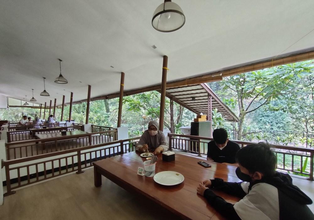 tempat makan di sentul: restoran tumbar jinten