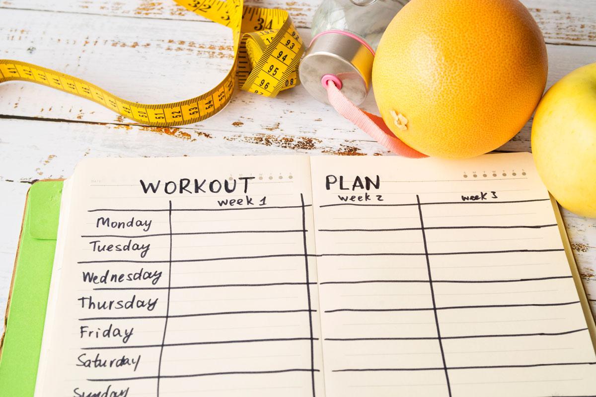 tips olahraga di rumah: buat jadwal yang realistis