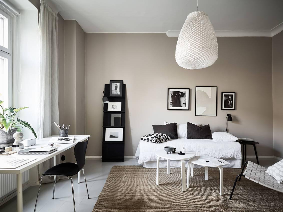 warna yang cocok dengan warna hitam: beige