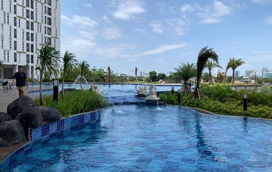 Kolam renang Akasa Pure Living